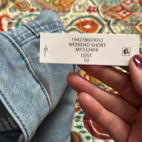 NWT seven7 weekend shorts size 10 frayed hem - Picture 5 of 7